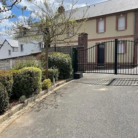 Beautiful Ground Floor 2 Bedroom Apartment *